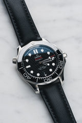 Artem Loop-Less Black Sailcloth